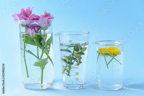 Laboratory glassware with f...