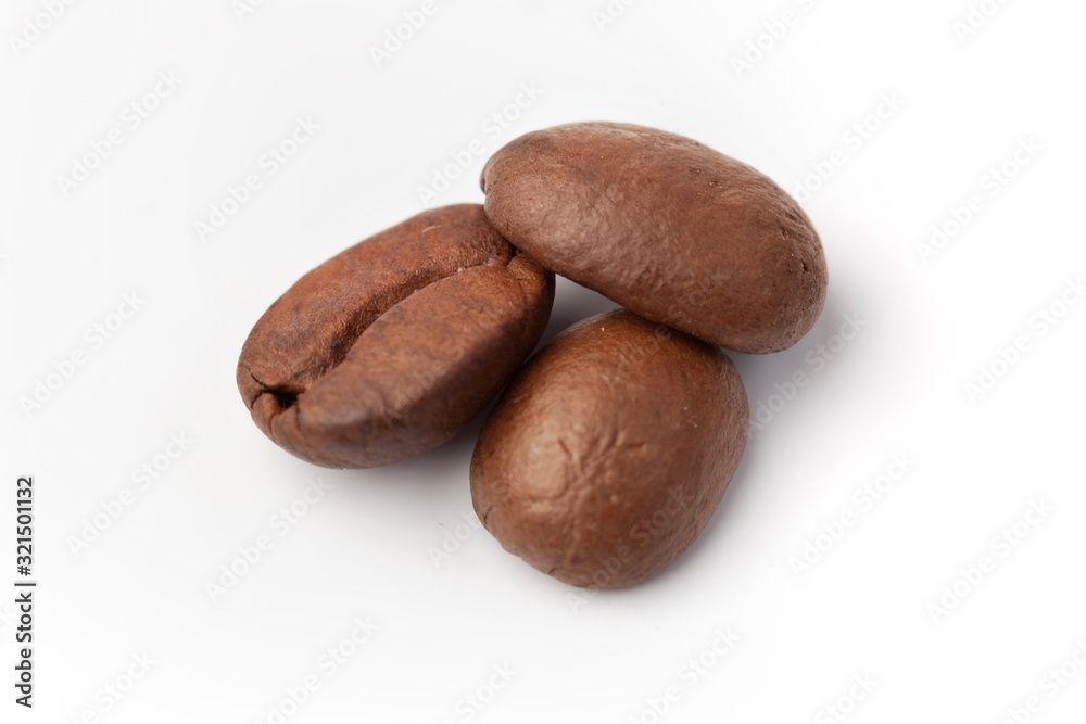Obraz premium coffee beans isolated on white background