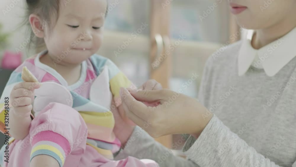 Asian parents Feeding the little daughter's lunch At the dining table in his own house Happily. Family happy moments. Asian parents Feeding the little daughter's lunch At the dining table in his own house Happily. Family happy moments.