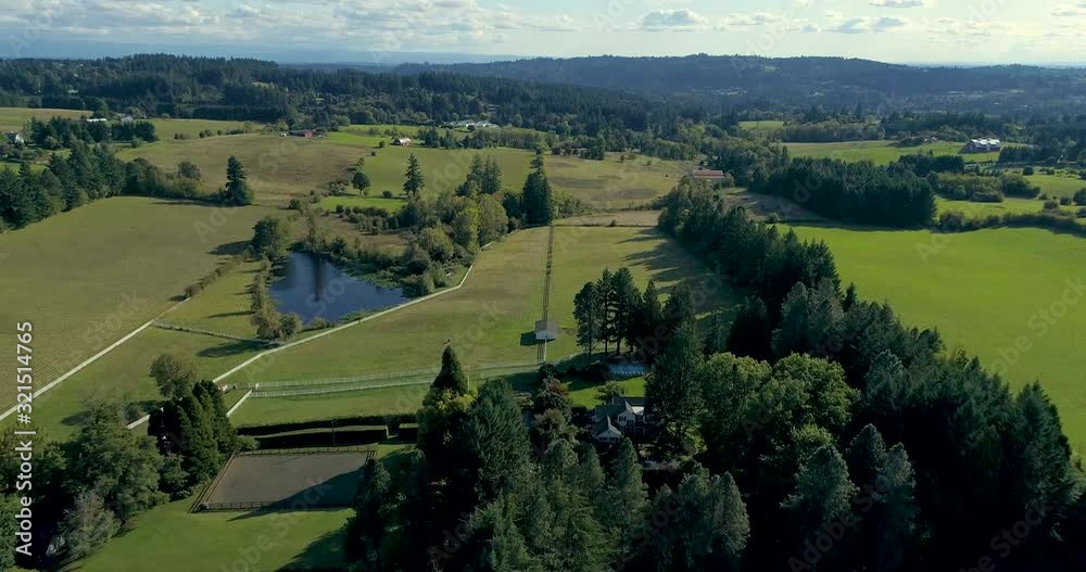 Beautiful Horse Property and Farm in the Oregon Country Pacific Northwest Beautiful Horse Property and Farm in the Oregon Country Pacific Northwest