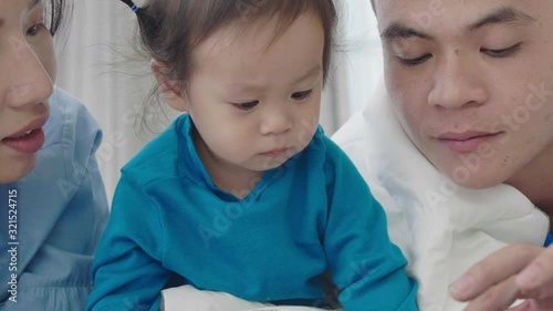 Asian parents are using a tablet computer. To be useful In teaching his daughter. By using technology to benefit Carefully at home.