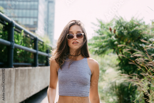 USA, New York City, brunette young woman wearing sunglasses