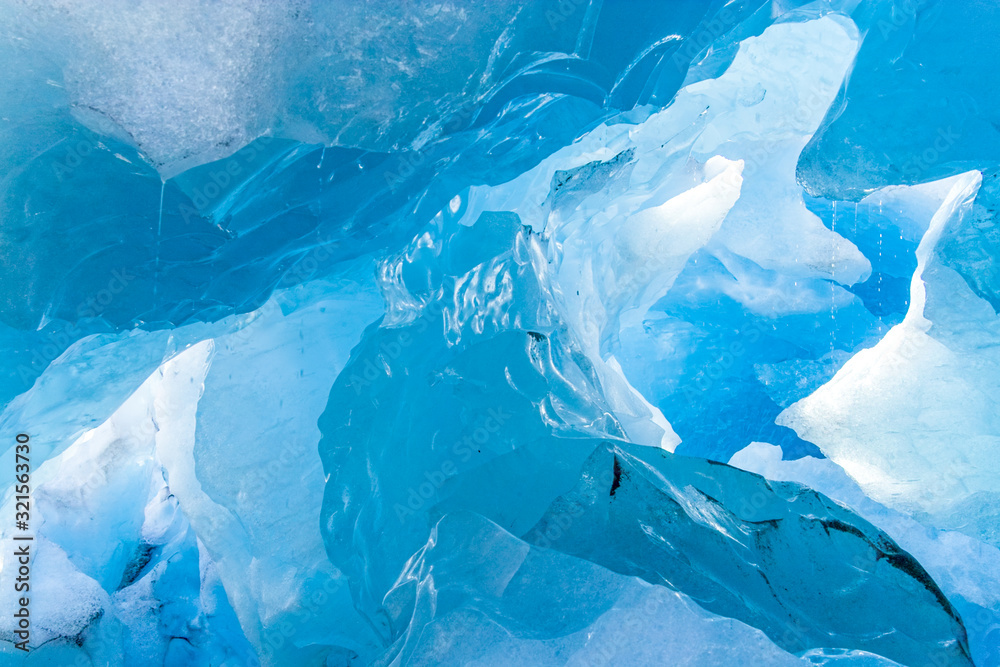 Obraz premium Eishöhle im Gletscher Nigardsbreen