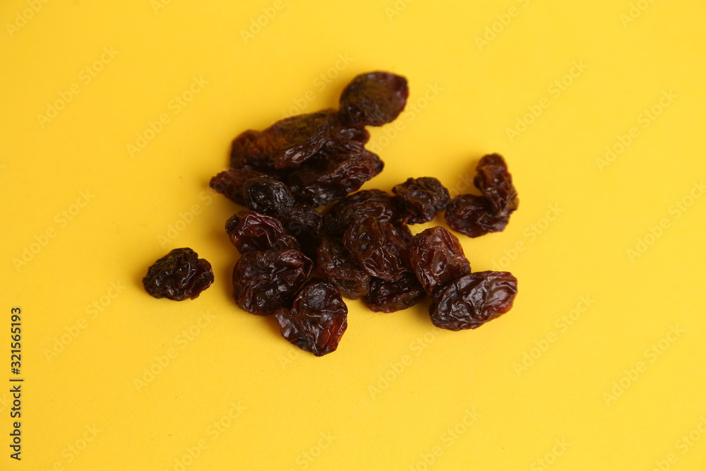 Obraz premium food, black raisins from Spain