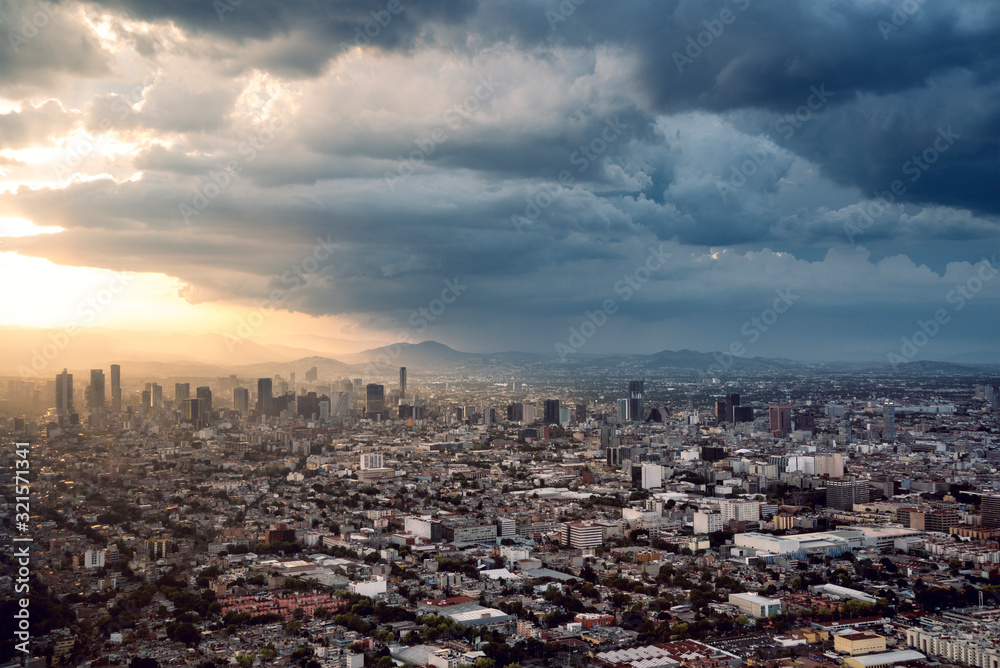 Atardecer Nublado en la Ciudad de México. Atardecer Nublado en la Ciudad de México.