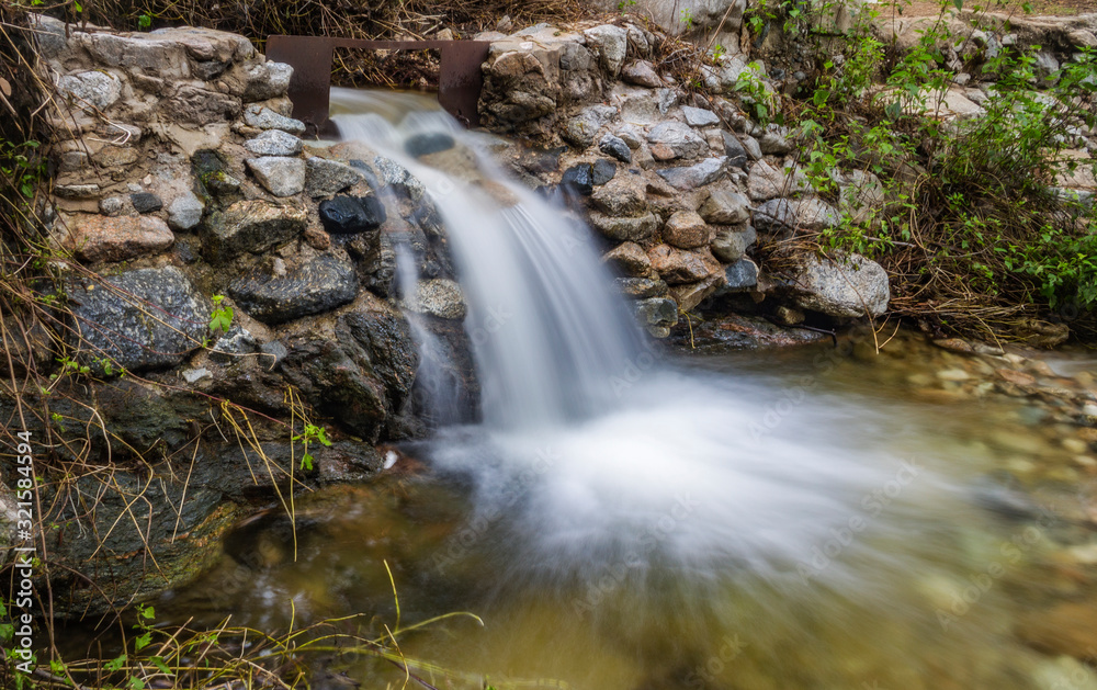 Fototapeta premium A small waterfall in the San Gabriel Mountains of California