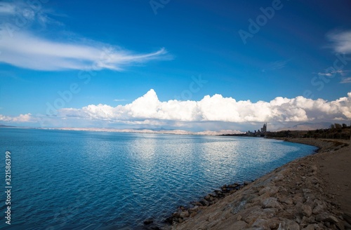 Fototapeta Naklejka Na Ścianę i Meble -  Lake Van, island of Akhtamar. Landscapes of Turkey