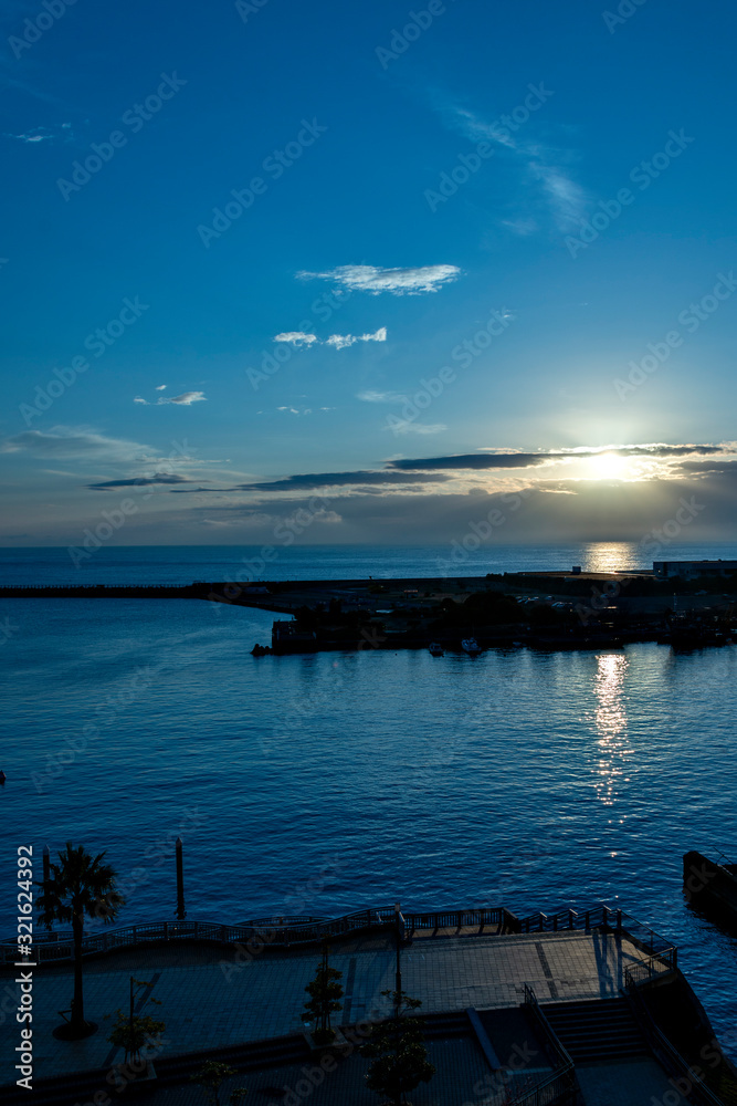 Obraz premium View of sunrise at Atami port