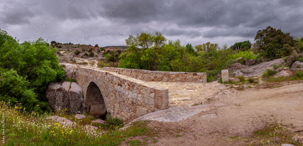 Camino de Santiago, puente medieval (río Manzanares) Camino de Santiago, puente medieval (río Manzanares)