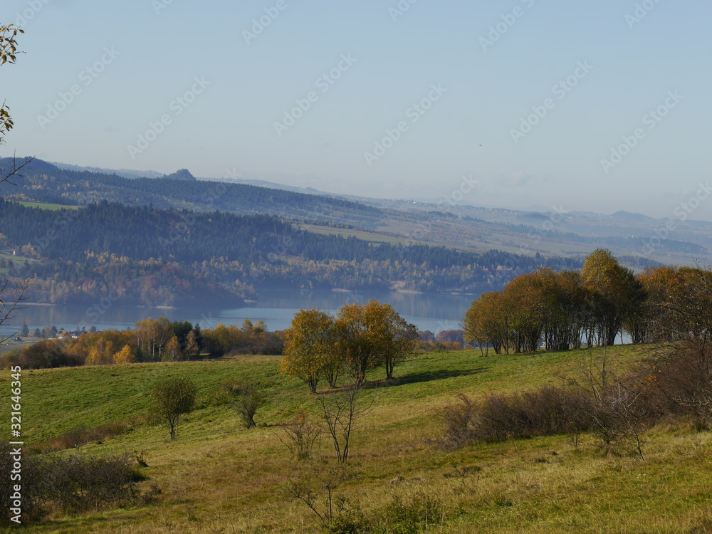 Obraz premium Pieniński Park Narodowy.Barwy jesieni w górach.