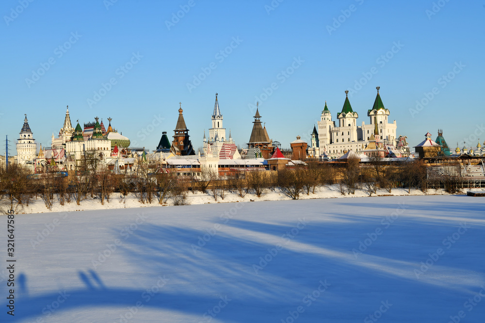 Fototapeta premium winter frosty morning with a view of the lake and the ancient fortress