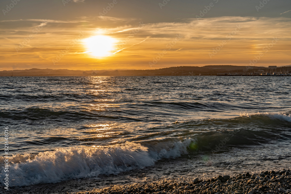 ocucher de soleil sur la mer - sunset on the sea