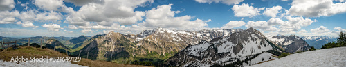 Fantastic hike to the sun heads in the Allgau © mindscapephotos