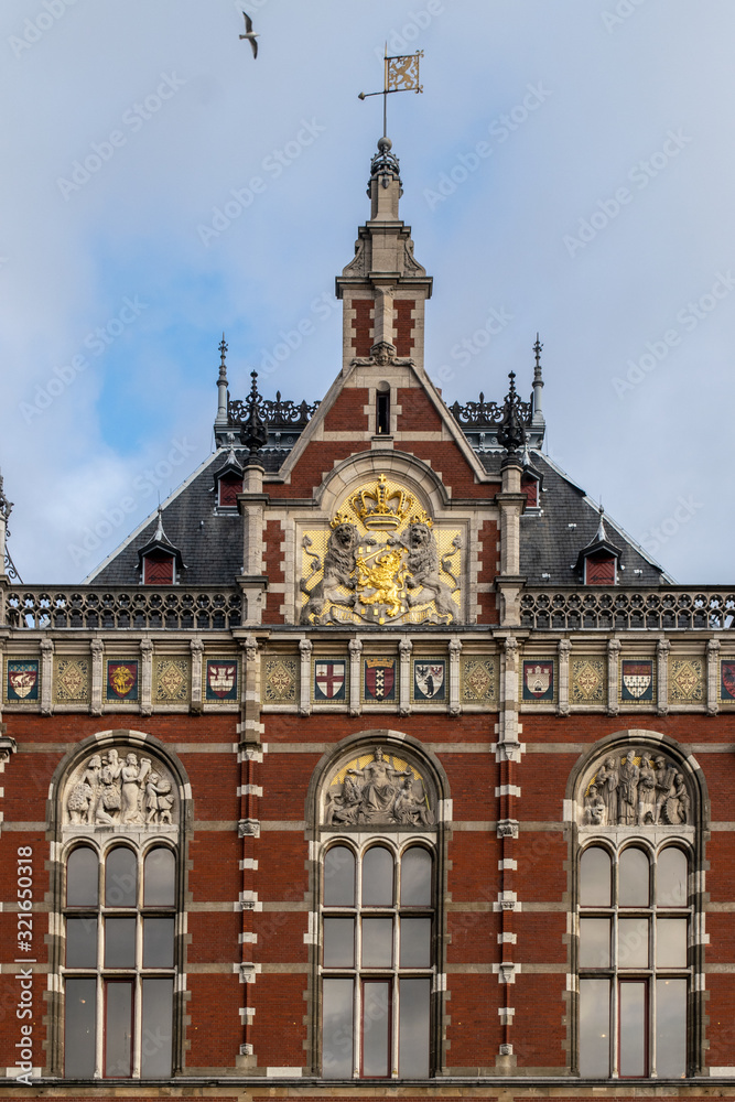 Obraz premium Amsterdam central station in Holland