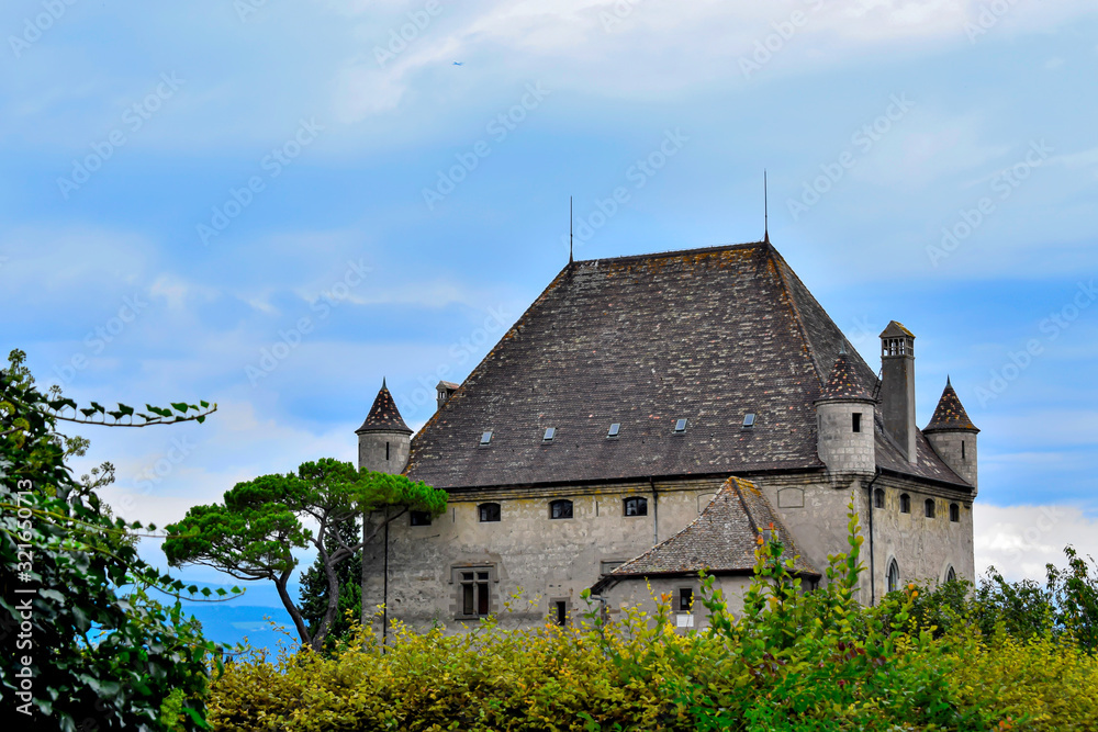YVOIRE, FRANCE Vue sur le château d'Yvoire dans le village médiéval d'Yvoire sur les rives du lac Léman en Haute-Savoie, France.