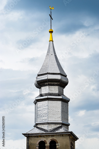 YVOIRE, FRANCE Vue de la flèche de l’église st Pancrace dans le village médiéval d’Yvoire au bord du lac LEMAN en Haute-Savoie, France photo