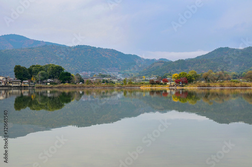 京都の広沢池 © peia