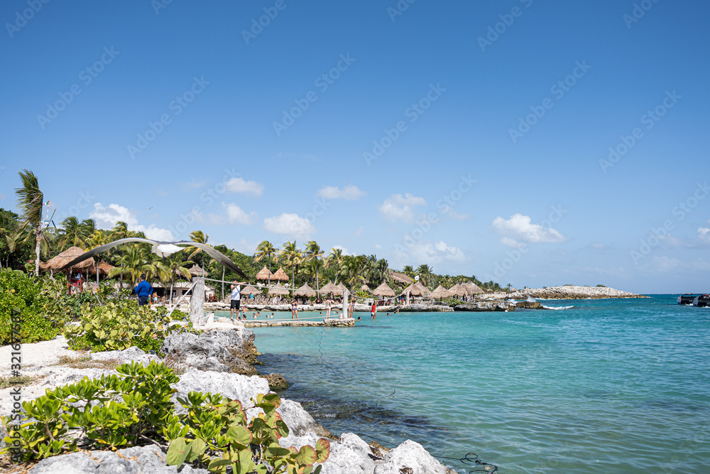 Landschaftsaufnahme vom Meer in Xcaret Landschaftsaufnahme vom Meer in Xcaret