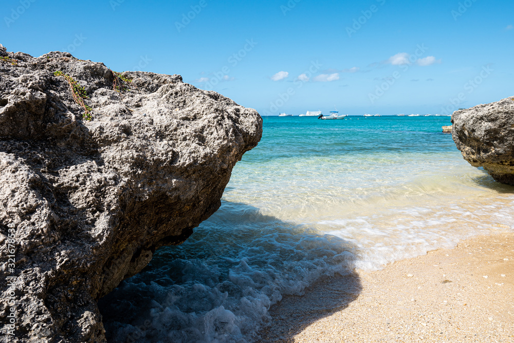 Landschaftsaufnahme in Grand Cayman vom Kliff