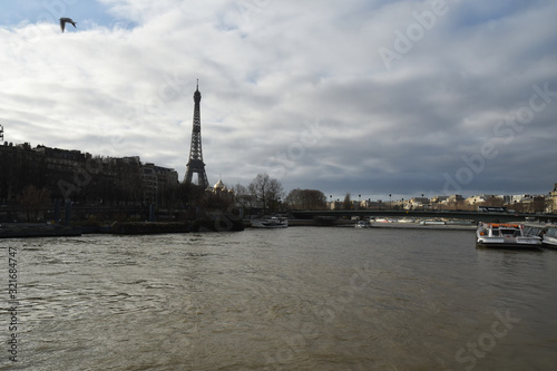 Tableau sur toile La Seine et la tour Eiffel à Paris, France
