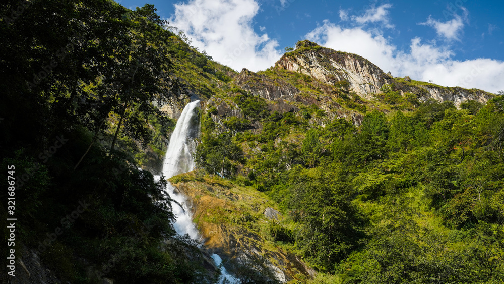 Obraz premium most beautiful waterfall in nepal