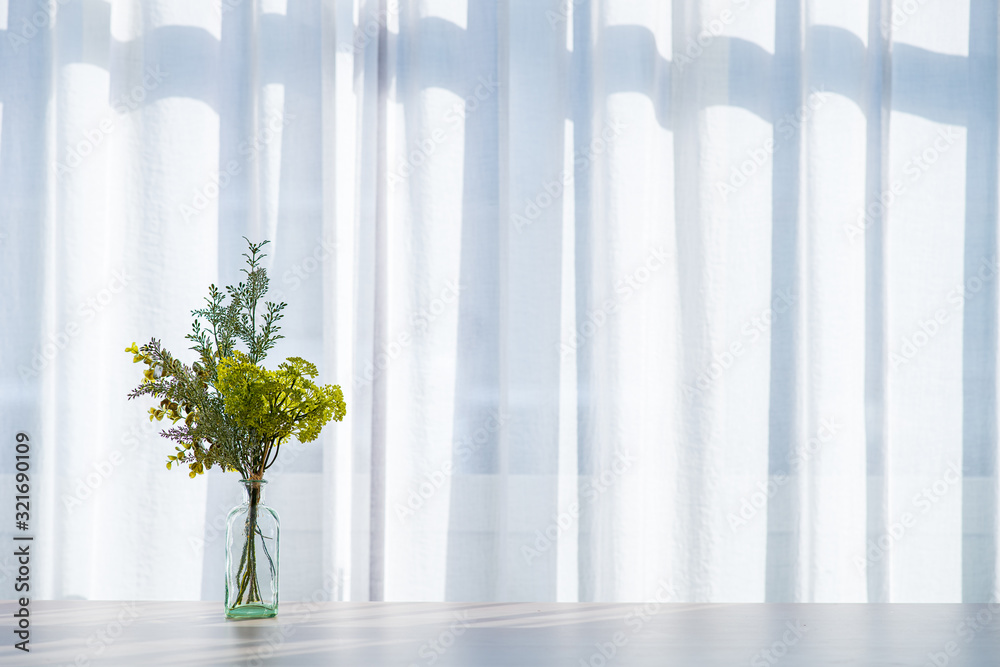 Obraz premium Bouquet in vase decorated near white curtain. Modern lifestyle concept.
