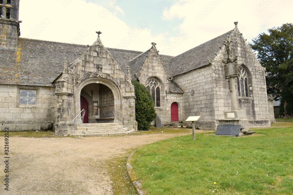 Enclos paroissial de Saint Edern dans la commune de Lannedern en Bretagne dans le Finistère