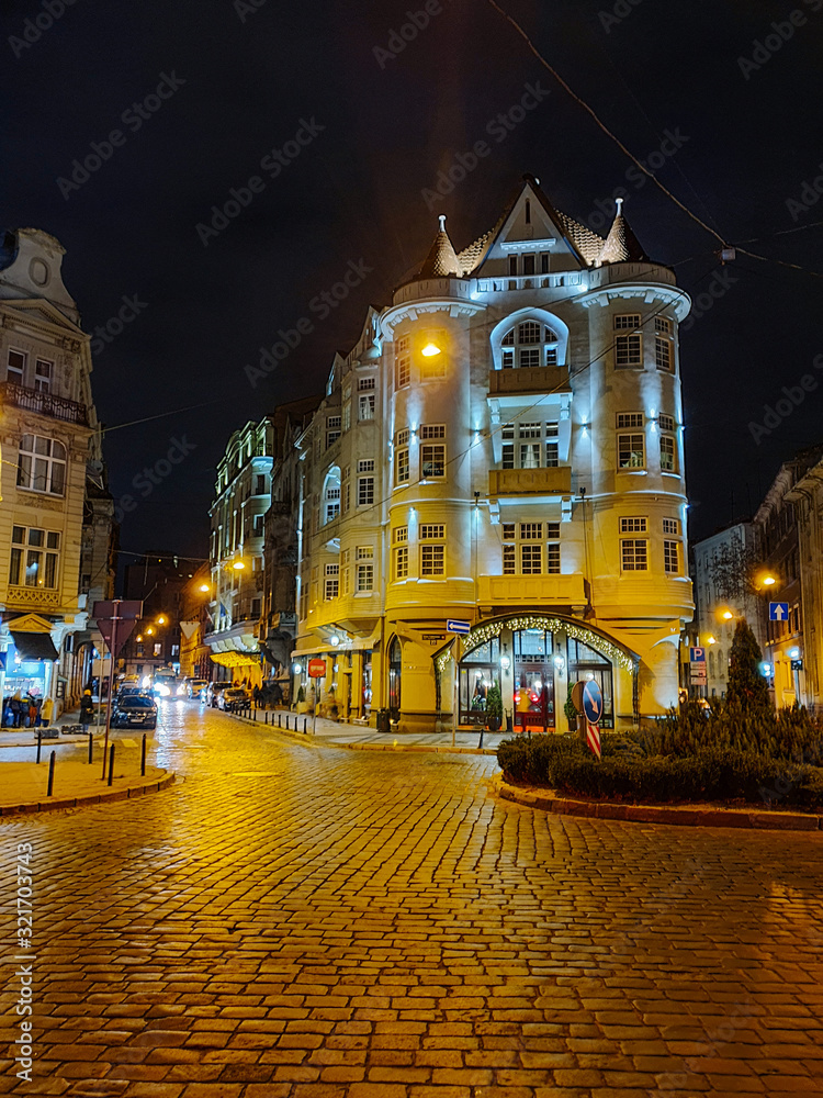 Fototapeta premium Night streets of old Lviv