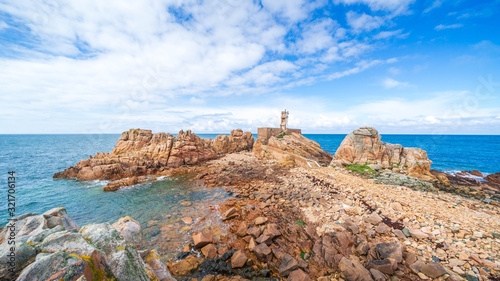 phare de paon et ses rochers, île de bréhat partie nord, côtes d'amor,bretagne