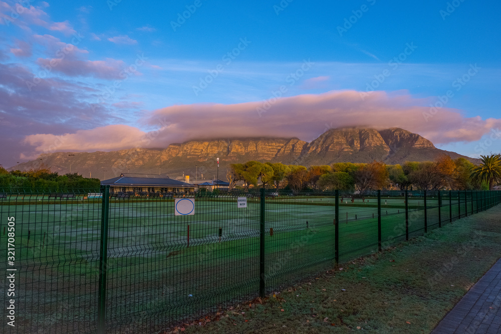 Obraz premium view of table mountain from Rondebosch