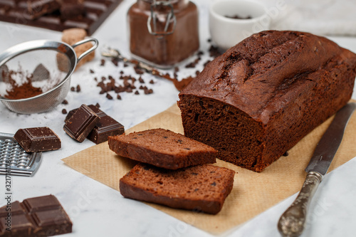 Εκτύπωση καμβά Sliced homemade chocolate banana pound cake loaf