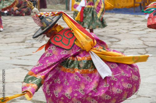 Purple skirt Black hat dancers Zhang cham photo