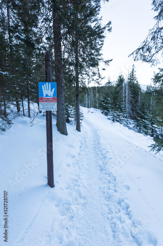 Avalanche warning sign saying Danger of Avalanches