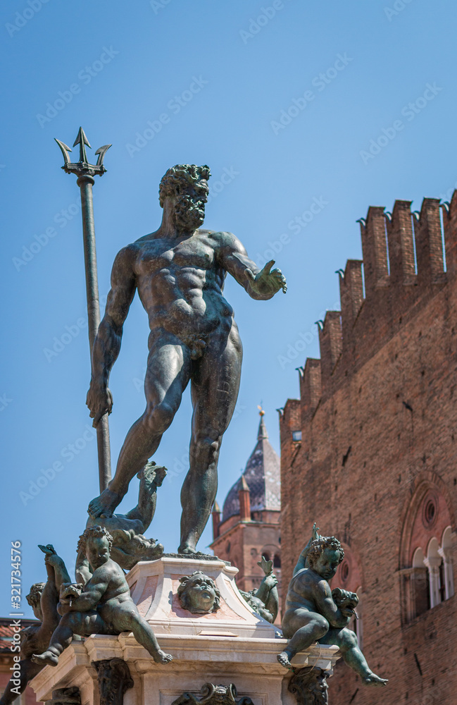 Fototapeta premium Fontana del Nettuno (Fountain of Neptune), Bologna, Italy.