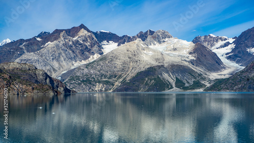 Glaciers bay in Pacific ocean (Alaska) © victor