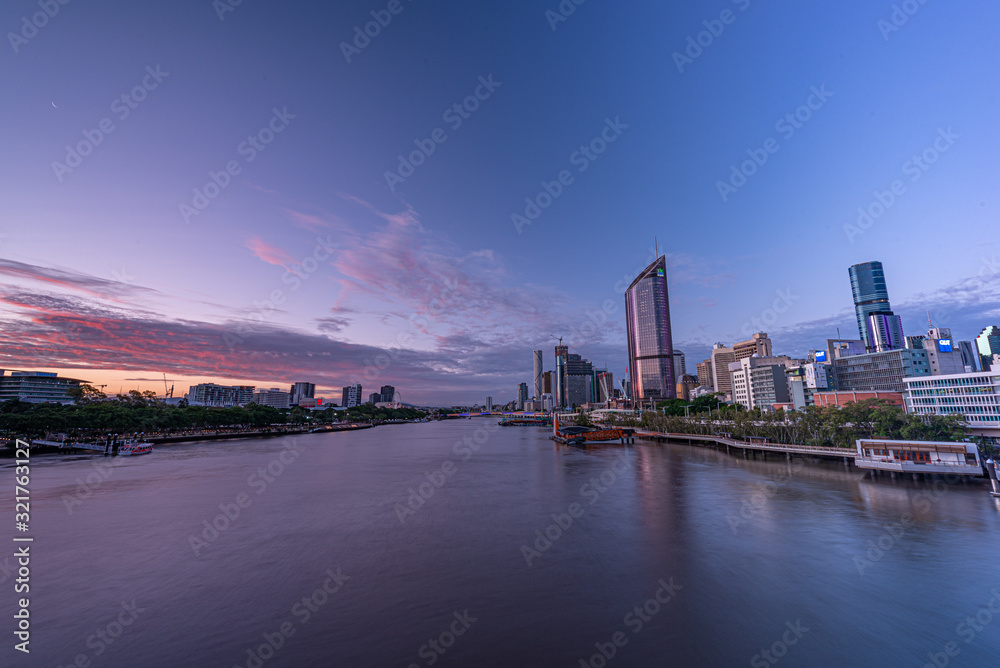 Naklejka premium brisbane skyline at night