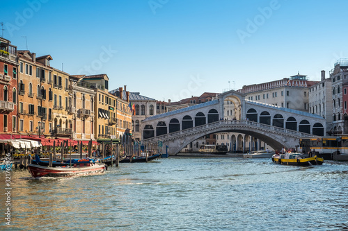 Rialto Bridge in Venice, Italy © byjeng