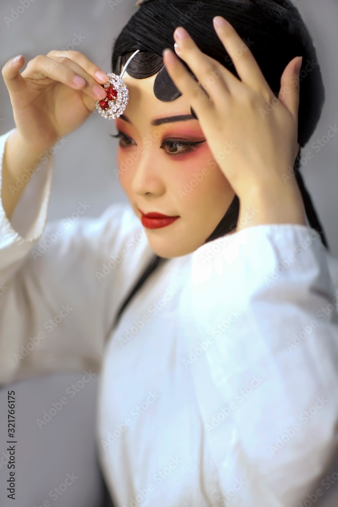 Fototapeta premium Asian Peking Opera Actor Doing Selfie