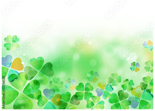 水彩クローバー_淡い背景