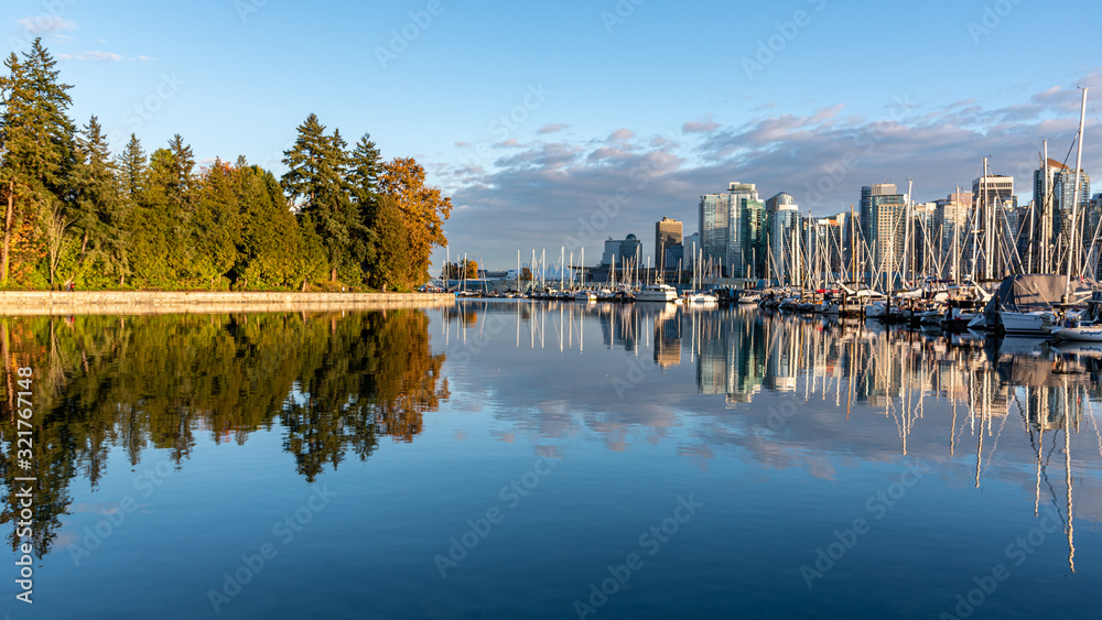 Fototapeta premium Vancover cityscape from the seawall