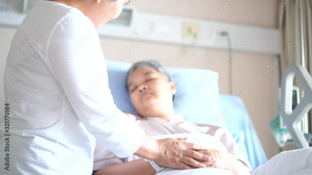 Love hope concept: Happy Daughter Visits mother holding hand for recovering that sick lying on bed in Hospital, looking with hopeful emotional, Patient smiling with happy when get support from family Love hope concept: Happy Daughter Visits mother holding hand for recovering that sick lying on bed in Hospital, looking with hopeful emotional, Patient smiling with happy when get support from family