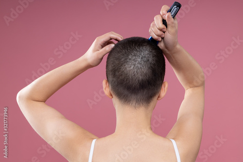 Schilderij op canvas Rare view of the woman shaving herself stock photo