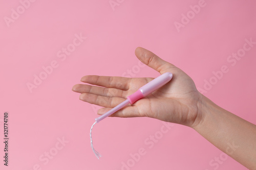 Foto Menstruation tampon in open hand stock photo