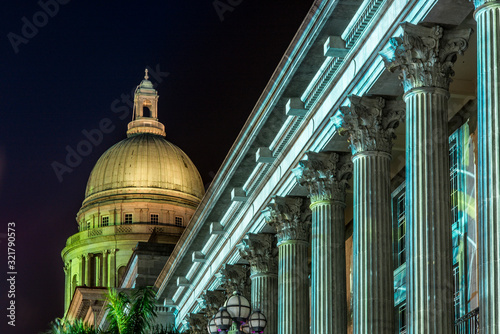 Canvas Print View of the facade of the Singapore National Gallery illuminated at night