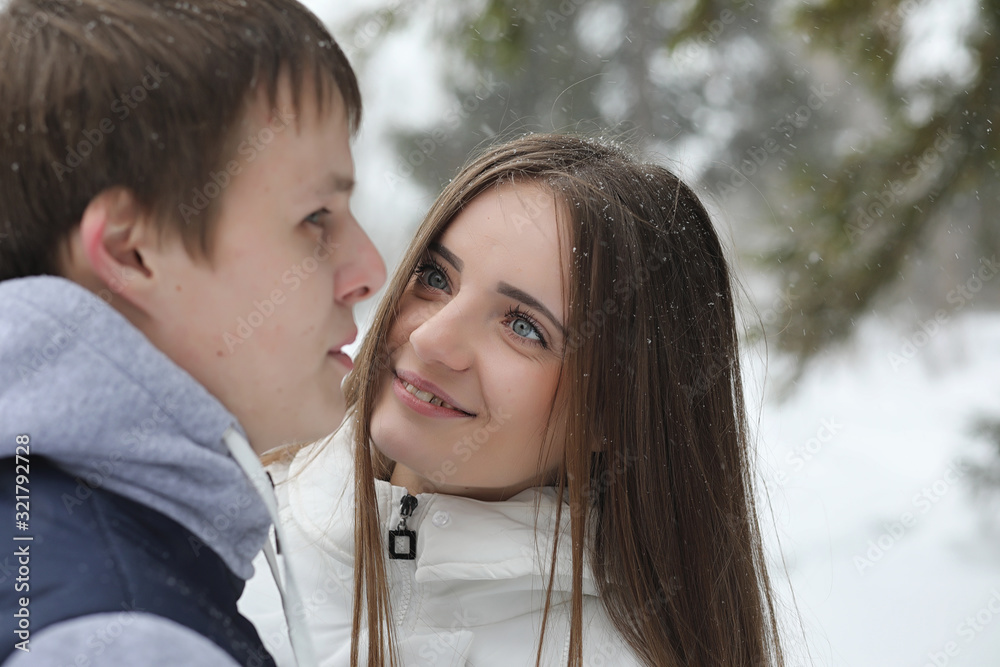 Fototapeta premium pair of lovers on a date winter afternoon in a snow blizzard