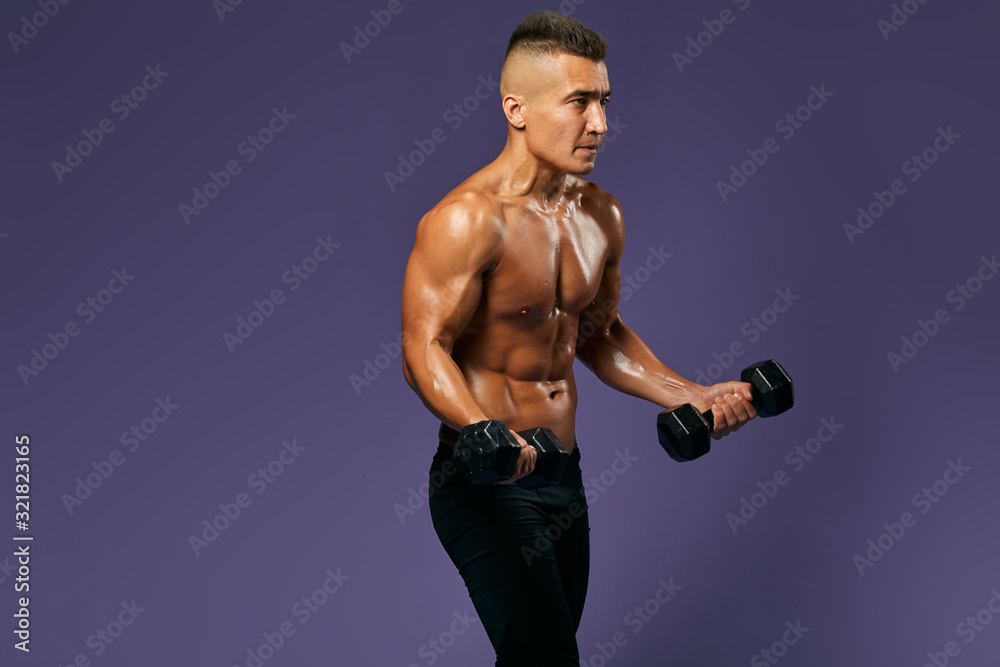 serious man concentrated on lifting weightsm weightlifting, close up side view photo, isolated blue background, studio shot, copy space