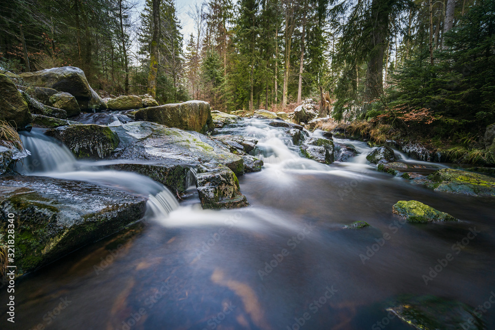 Bachlauf und Wasserfall im Harz Bachlauf und Wasserfall im Harz