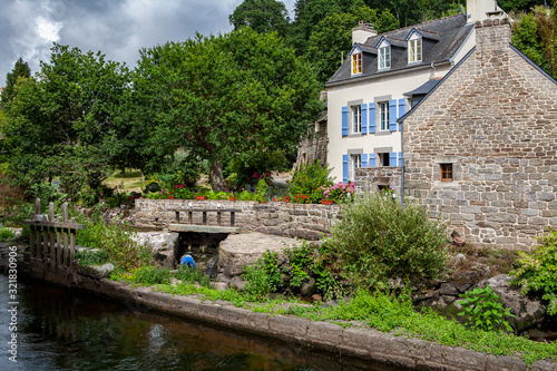 Pont Aven , maison sur la ria