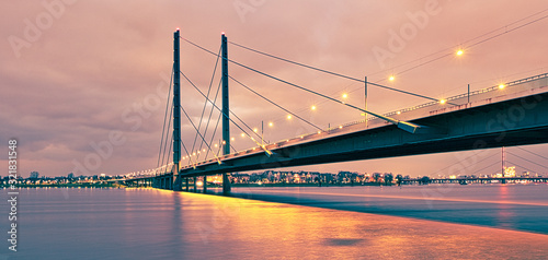 Brücke am Rhein in Düsseldorf