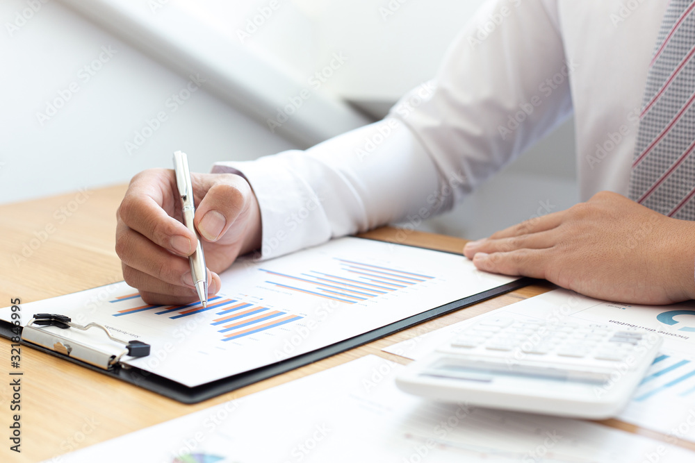 Businessmen use graphs to summarize results and calculate income-expenses to find financial balance points and use them to improve and advance business, finance and economic concepts. Businessmen use graphs to summarize results and calculate income-expenses to find financial balance points and use them to improve and advance business, finance and economic concepts.